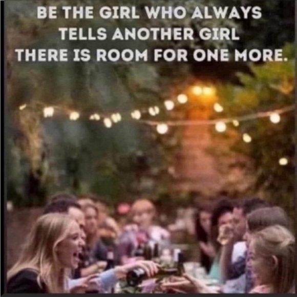 COMMENTS FULL๐LIKE NEW LISTING - Picture 5 of 8